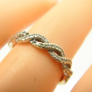 Bague torsadée en or blanc 14 carats et diamants faite main, taille H 1/2 (taille US 4,5) Neil Lane