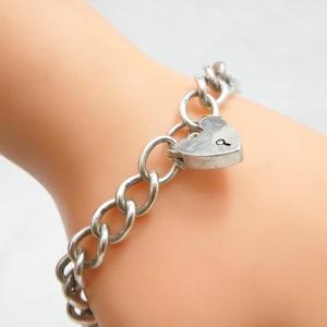 Vintage Sterling Silver Classic Padlock Curb Bracelet 7.5 Inch 9mm Wide Charm BARGAIN