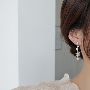 Cute korean flower drop earrings, aesthetic earrings, kawaii earrings, bridal wedding earrings, minimalist earrings, dainty earrings image 2