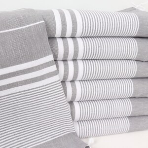 Keukenhanddoek monogram, 24 x 40 inch donkergrijze katoenen theedoek, gepersonaliseerde handdoek, gestreepte handdoek, huwelijkscadeau, kerstbedankjes,