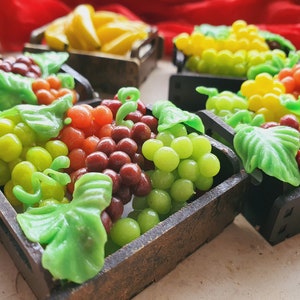 Miniatur Traubenkiste, Mini Trauben, Puppenhaus Essen, Essen für Puppenstube, Puppenküche, Miniatur Gemüse, fake food, Mini Obst