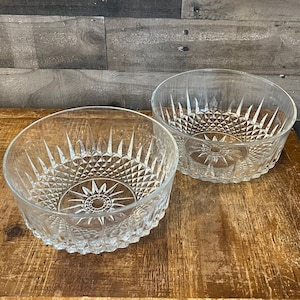 Pair of Arcoroc France 8 inch round glass bowls - salad bowls - serving bowls - pasta bowls - mixing bowls