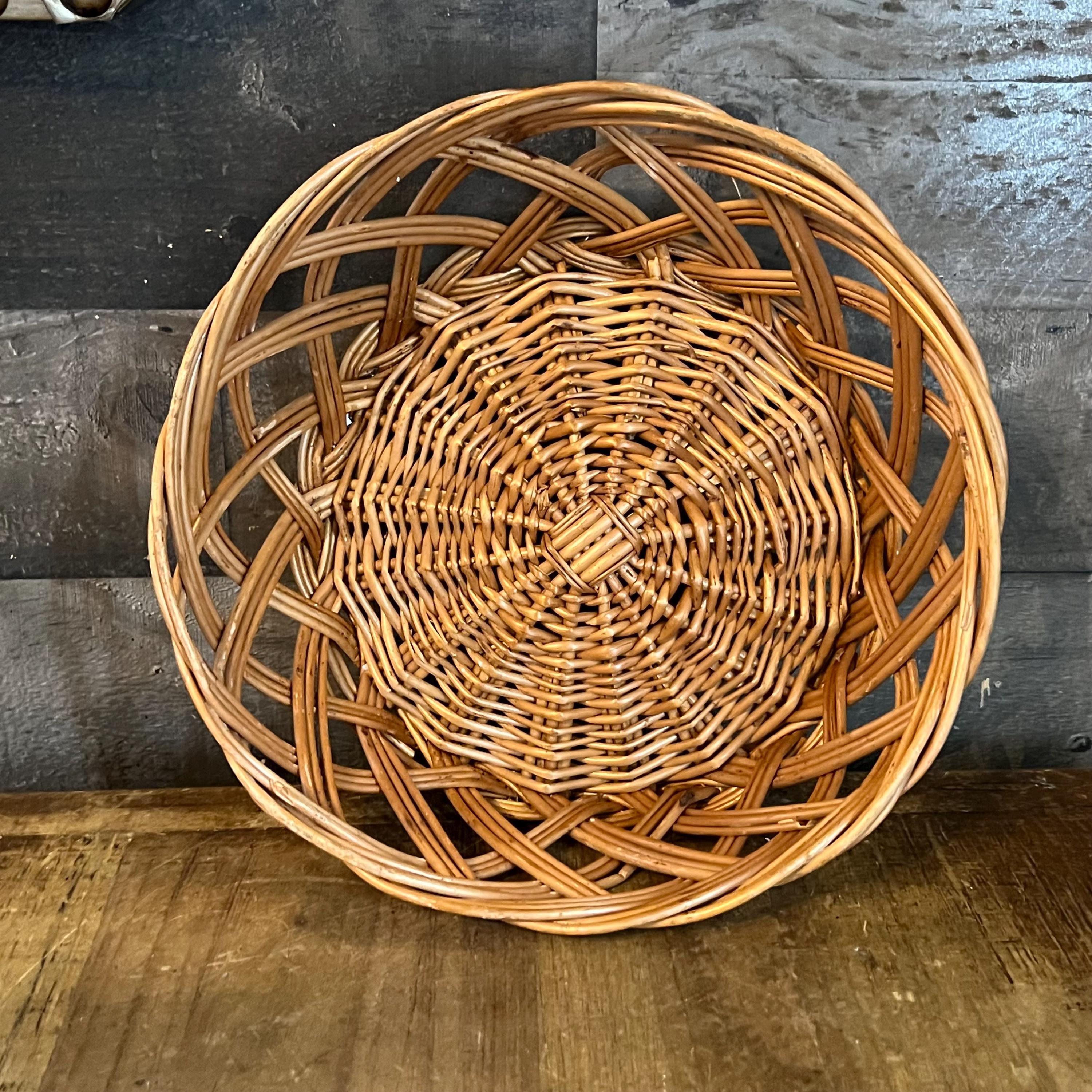 ヴィンテージの編み込み籐ラウンドバスケット - Etsy 日本