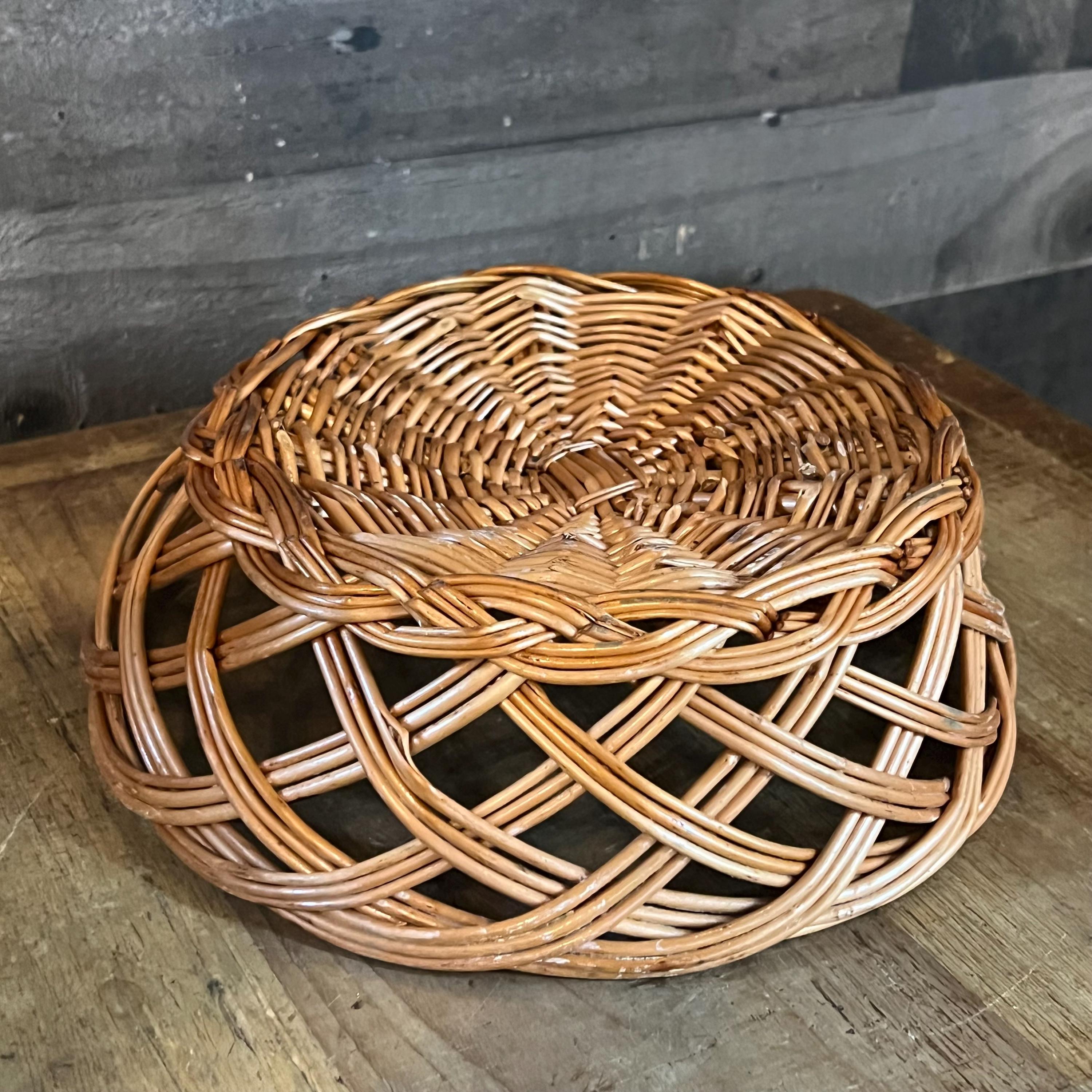 ヴィンテージの編み込み籐ラウンドバスケット - Etsy 日本