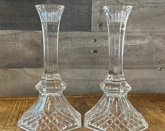 ヴィンテージ クリスタル キャンドルホルダー ペア。高さ約 4 インチ