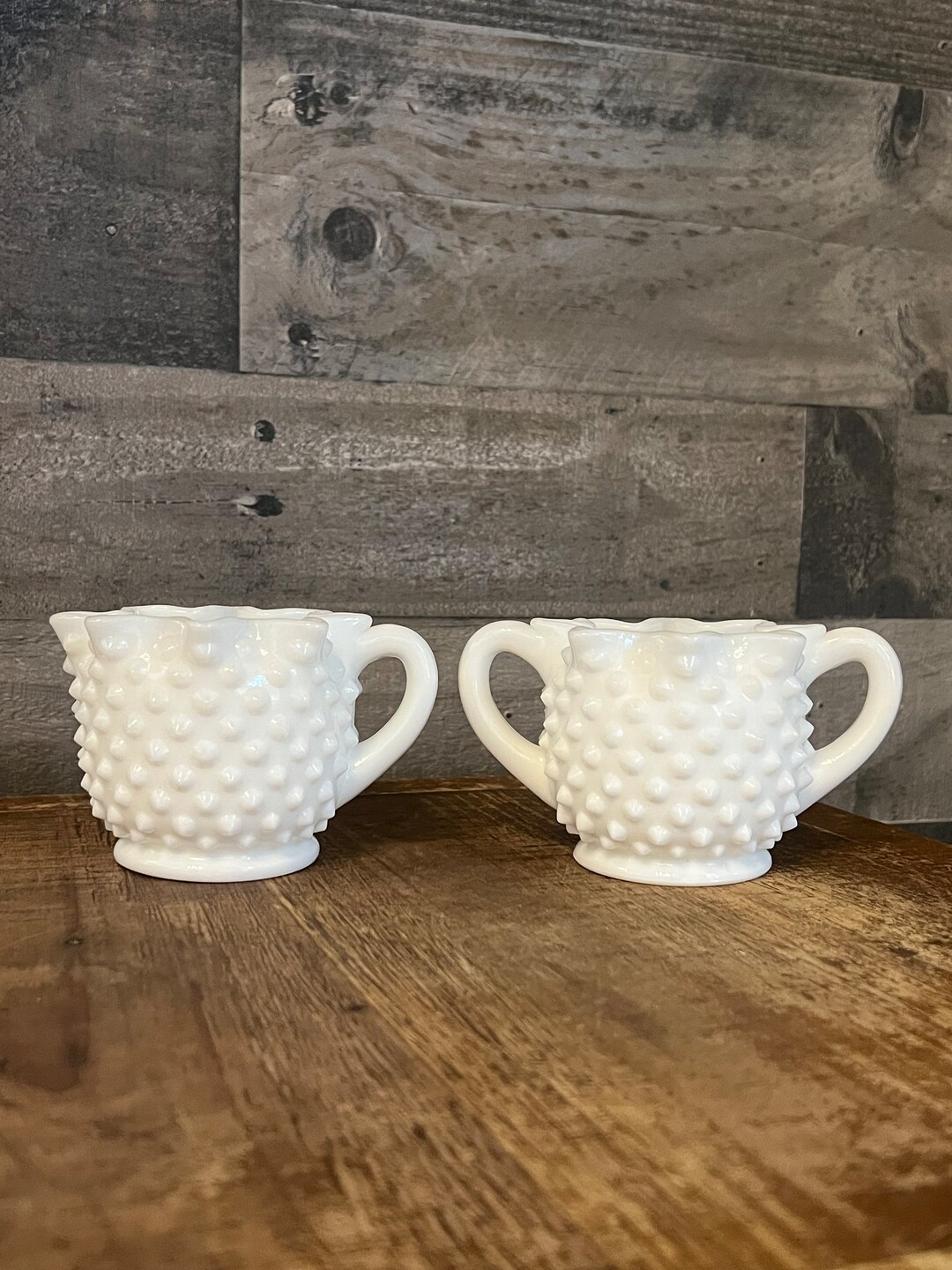 フェントン ホブネイル ミルクガラス ハンドル付きクリーム＆シュガー