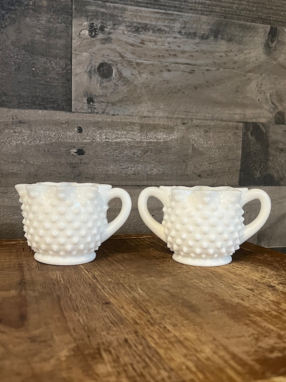 フェントン ホブネイル ミルクガラス ハンドル付きクリーム＆シュガー