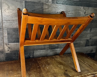 Suporte vintage de madeira Ethan Allen para revistas, cobertores, livros e toalhas.