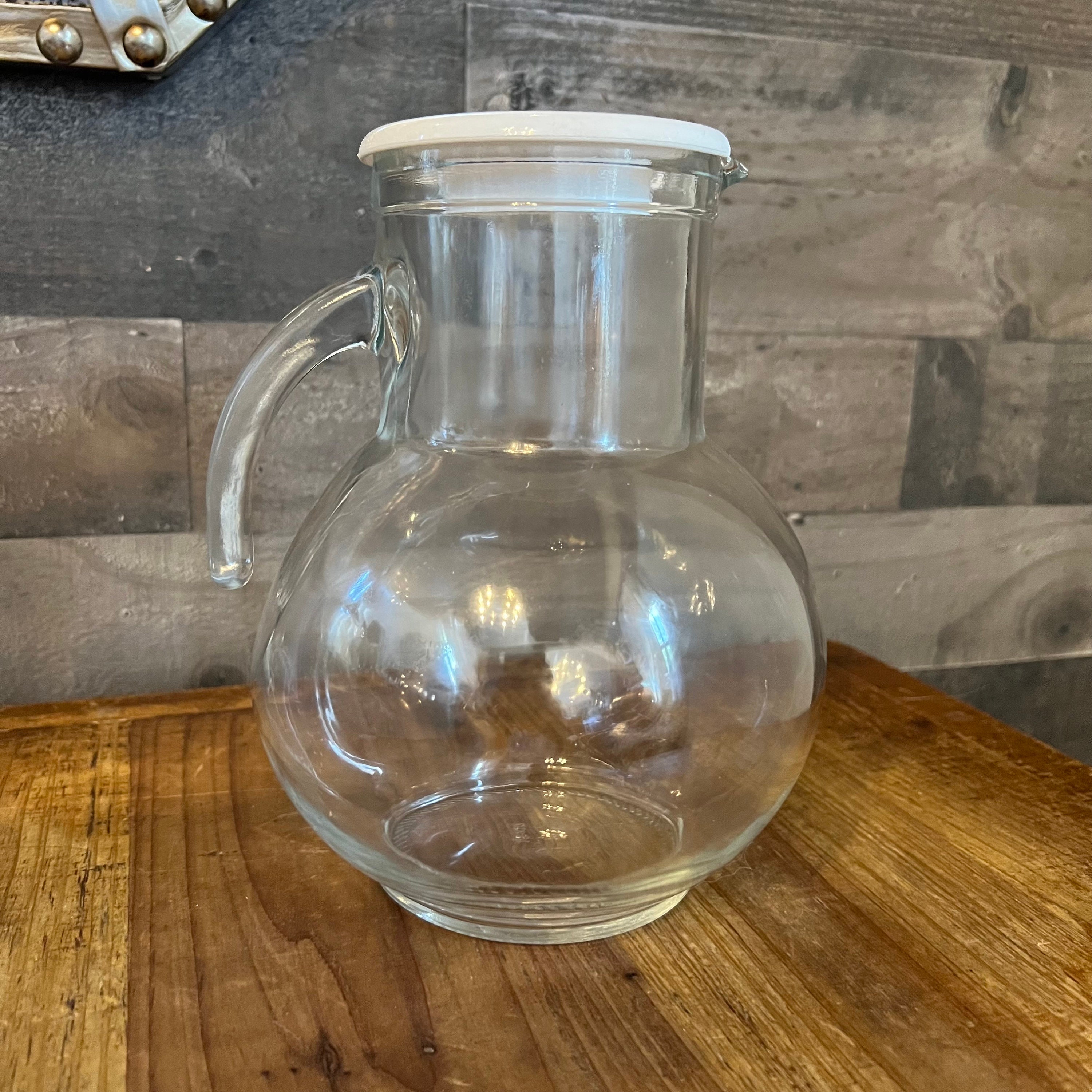 Zedker Plastic Pitcher with Lid Clear Acrylic Pitcher Shatter Proof Drink Pitcher  Juice Containers with Lids for Fridge Iced Tea Pitcher with Spout Handle  for Water Milk Lemonade 