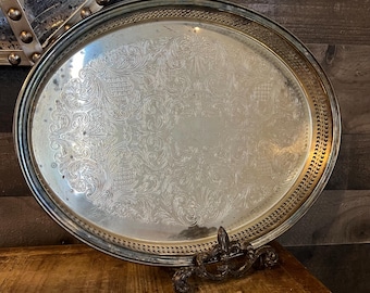 Vintage International Silver Company Oval Försilvrad Bricka med Upphöjd Perforerad Kant