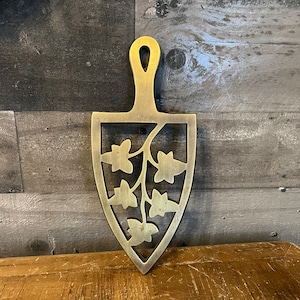 Vintage brass trivet - triangle leaf brass pot holder