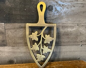 Vintage brass trivet - triangle leaf brass pot holder