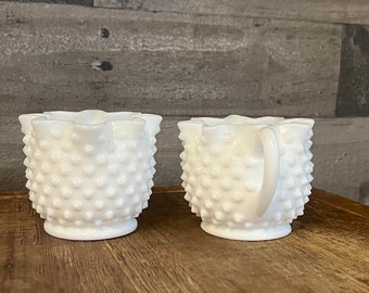 フェントン ホブネイル ミルクガラス ハンドル付きクリーム＆シュガー