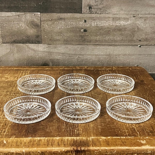 Elegante juego de 6 posavasos vintage de cristal transparente.