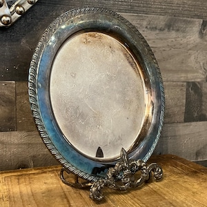 Vintage Oneida Silversmiths Small Silverplated Round Tray with Filigree Pattern