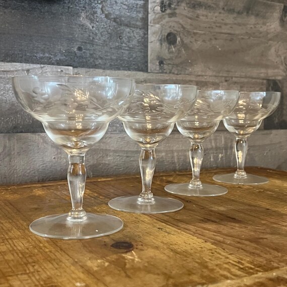 Lot De 4 Verres à Champagne En Cristal Gravé - Italie - Motif Fleurs Blanches - Piédestal