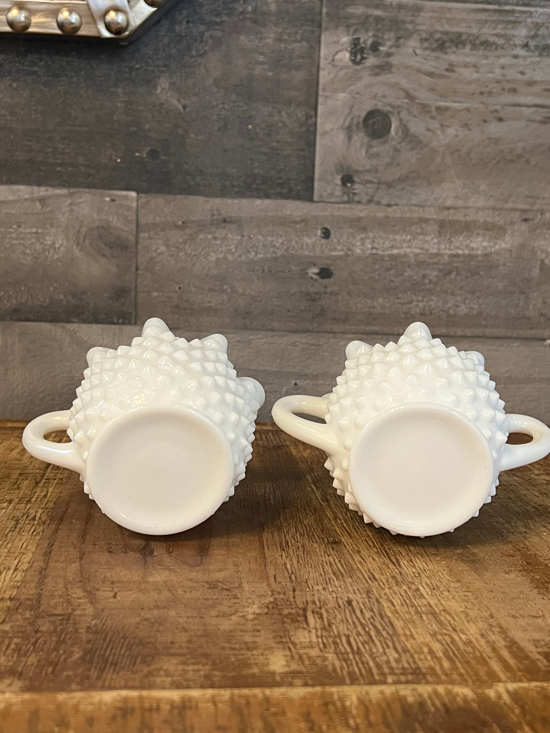 フェントン ホブネイル ミルクガラス ハンドル付きクリーム＆シュガー