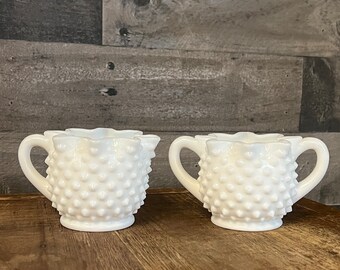 フェントン ホブネイル ミルクガラス ハンドル付きクリーム＆シュガー