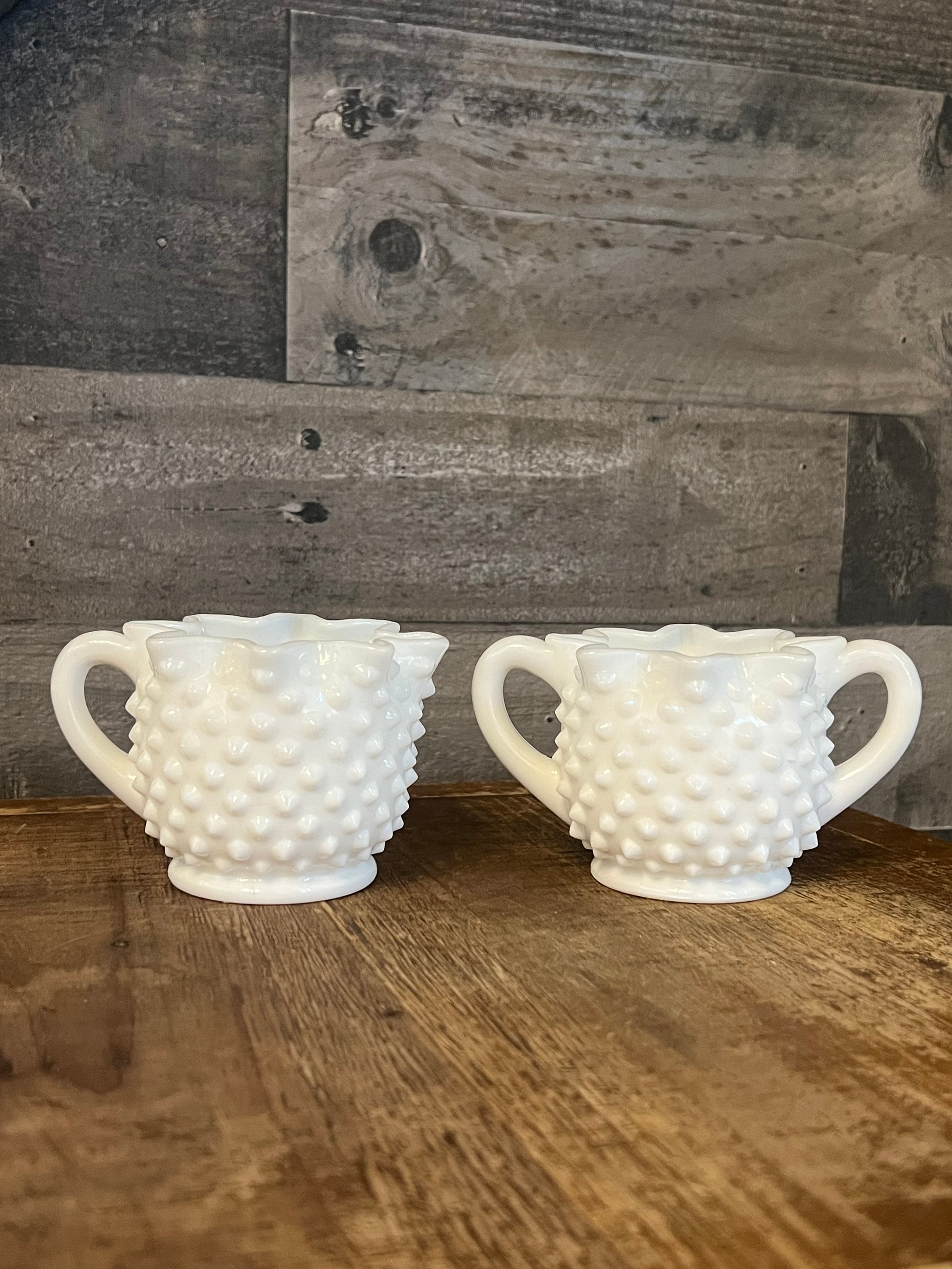 フェントン ホブネイル ミルクガラス ハンドル付きクリーム＆シュガー