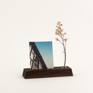 Porte-cartes en Noyer US avec Soliflore Petit Format – Insert en laiton - Cadeau Élégant et Pratique pour Bureau & Maison