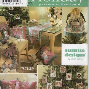 Simplicity 8402 Holiday Collection Christmas Poinsettias & Angels (Ornaments, Tree Skirt, Pillow, Table Runner) Sewing Pattern (1998)- Uncut
