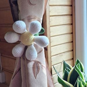 Crochet Daisy Curtain Tieback: Handmade Floral Nursery Decor