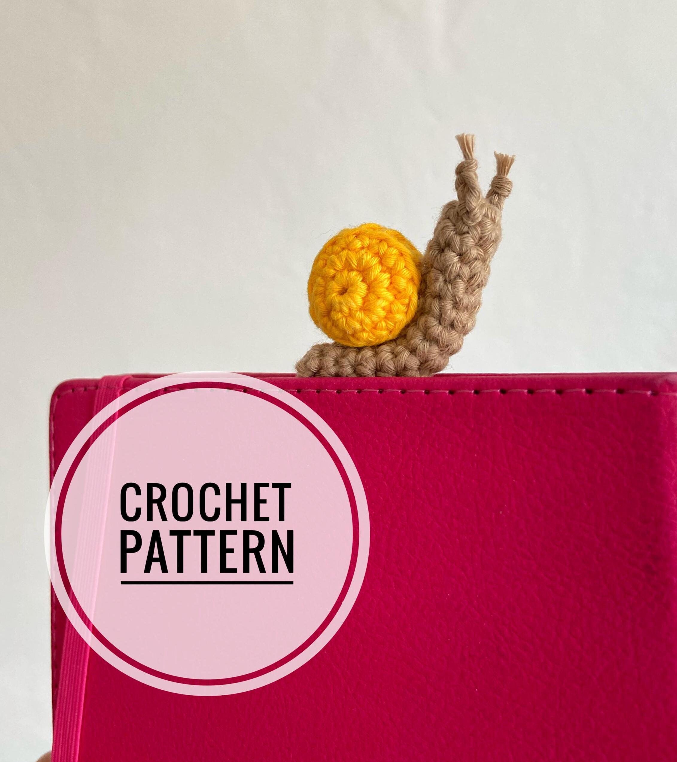 crochet snail bookmark pattern / amigurumi snail bookmark/ book acessorry