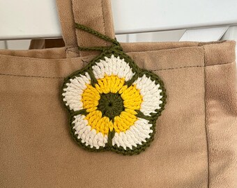 かぎ針編みの花のポーチとバッグチャームのパターン - Etsy 日本