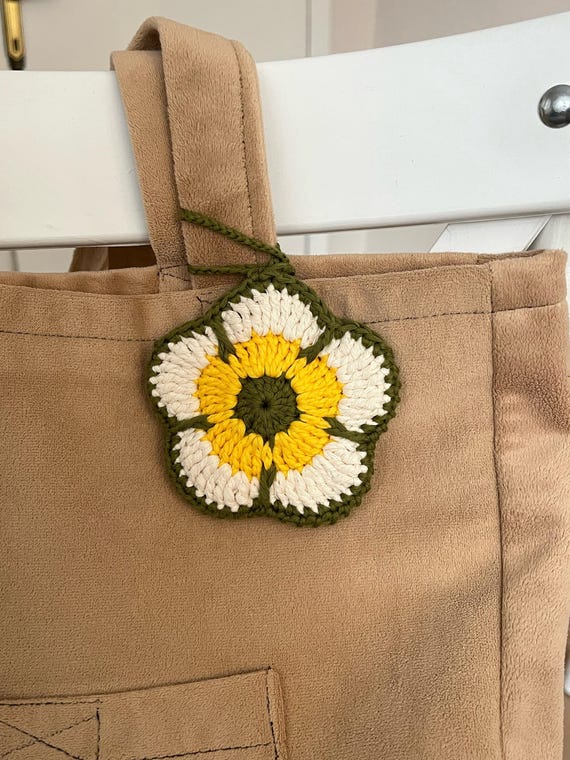 かぎ針編みの花のポーチとバッグチャームのパターン - Etsy 日本