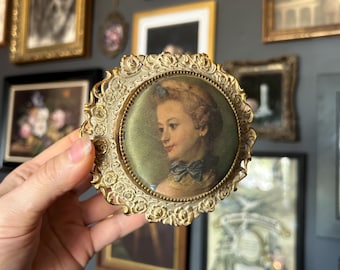 Vintage cameo musical Trinket or jewelry Box