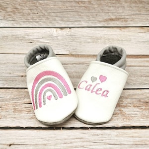 Zapatos para gatear con el nombre Rainbow.