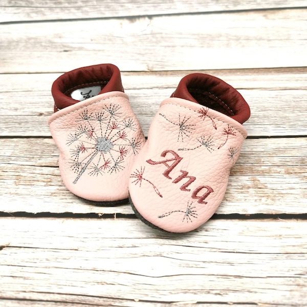 Crawling shoes called dandelion