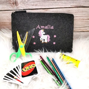 Plume pénale personnalisée avec nom licorne trousse de toilette trousse de maquillage trousse à couches