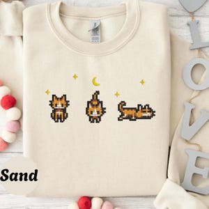 EMBROIDERED Stardew Valley Cat Sweatshirt, Yellow Cat, Perfect Gift for Gamers, Stand out with Gaming-inspired Fashion, Cute Gaming Shirt