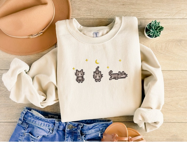 Felpa con ricamo Stardew Valley Cat: Cozy Gamer Fashion immagine 3