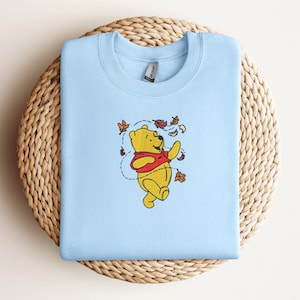 BESTICKTE Herbst Winnie Puuh Sweatshirt, Halloween Sweatshirt, Benutzerdefinierte Sweatshirt, Herbst Pullover, Vintage Pullover, Herbst Thema Rundhalsausschnitt