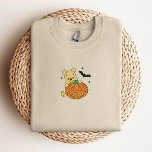 BESTICKTES Herbst Winnie Puuh Sweatshirt, Herbst Thema Rundhalsausschnitt, Benutzerdefiniertes Sweatshirt, Herbstpullover, Halloween Sweatshirt, Vintage Pullover