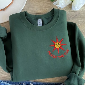 Praise the Sun Embroidered Sweatshirt – Solaire Dark Souls Hoodie – Cozy Gamer Gift for Him or Her – Geeky Fan Apparel