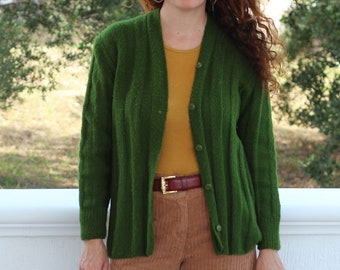 VINTAGE CARDIGAN SWEATER /// Green Vintage Cardigan Sweater in great vintage condition