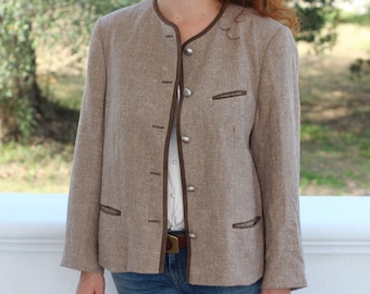 CHAQUETA AUSTRIACA VINTAGE /// Chaqueta Vintage Hecha en Austria, Mezcla de Lana con Botones Únicos y Detalle de Terciopelo y Bordado en la espalda