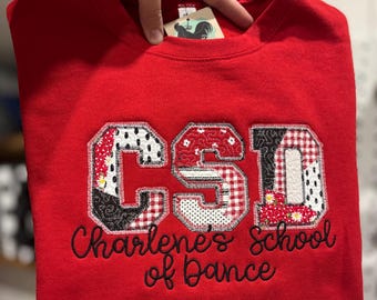Sudadera personalizada con letras de patchwork acolchadas y mascota escolar