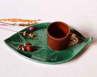 taza con platillo de hojas, taza de cerámica, taza artesanal, taza navideña, taza decorativa