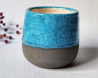 taza de cerámica, taza artesanal, taza hecha a mano, taza decorativa, taza de bebida, taza de café, taza de té