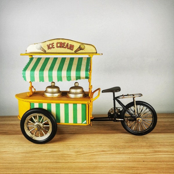 Chariot à Glace en Métal Peint à la Main - Objet Décoratif Vintage et Original pour la Maison - Vintage Style Handmade Metal Ice Cream Cart