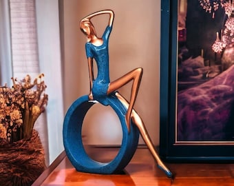 Elegante estatua femenina en resina azul y dorada: escultura decorativa moderna para sala de estar, oficina, dormitorio, idea de regalo.