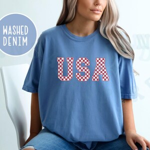 Retro USA Patterned T-shirt Comfort Colors American Pride Vintage Distressed Trendy Tee Summer Casual National Patriotic Wear Red White Blue Washed Denim