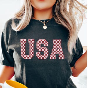 Retro USA Patterned T-shirt Comfort Colors American Pride Vintage Distressed Trendy Tee Summer Casual National Patriotic Wear Red White Blue Black