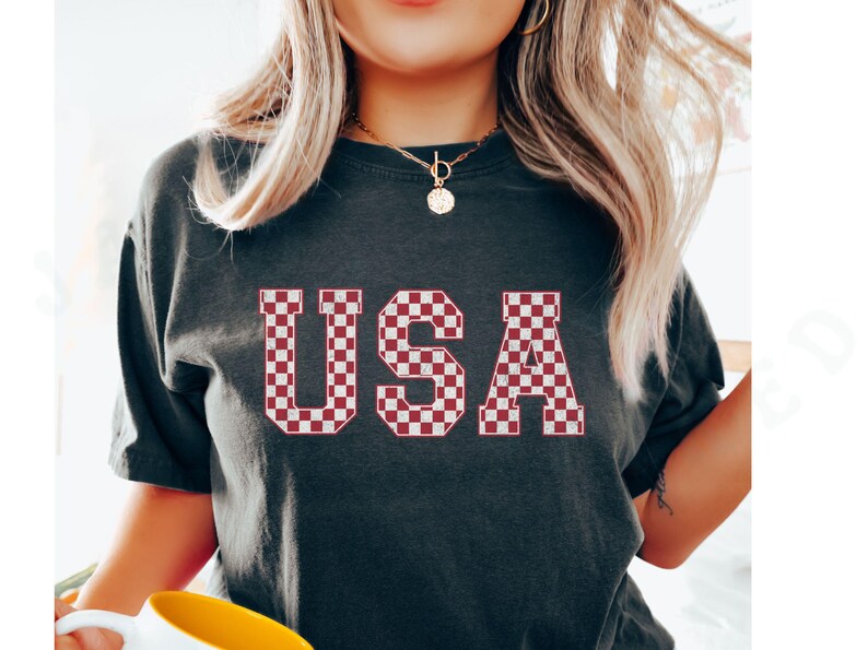Retro USA Patterned T-shirt Comfort Colors American Pride Vintage Distressed Trendy Tee Summer Casual National Patriotic Wear Red White Blue Black