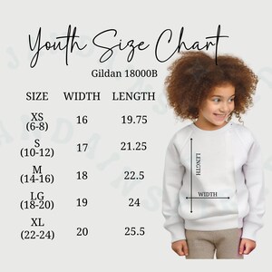 Puede incluir: Tabla de tallas para sudaderas Gildan 18000B para j&oacute;venes, que muestra las medidas de ancho y largo en pulgadas para las tallas XS (6-8) a XL (22-24).