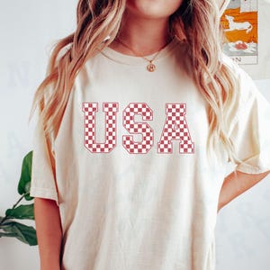 Retro USA Patterned T-shirt Comfort Colors American Pride Vintage Distressed Trendy Tee Summer Casual National Patriotic Wear Red White Blue Ivory